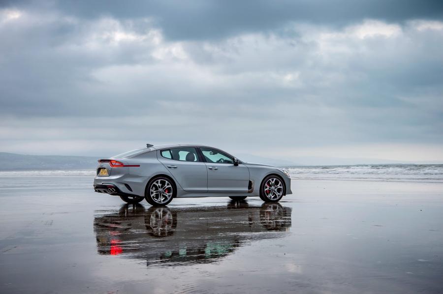  Kia Stinger GTS (CK) 2017 года  (UK) (фото 32 из 40)
